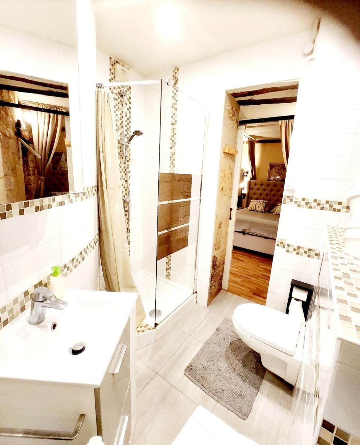 Renovated, Easy Access, Quiet In Le Marais Apartment Paris