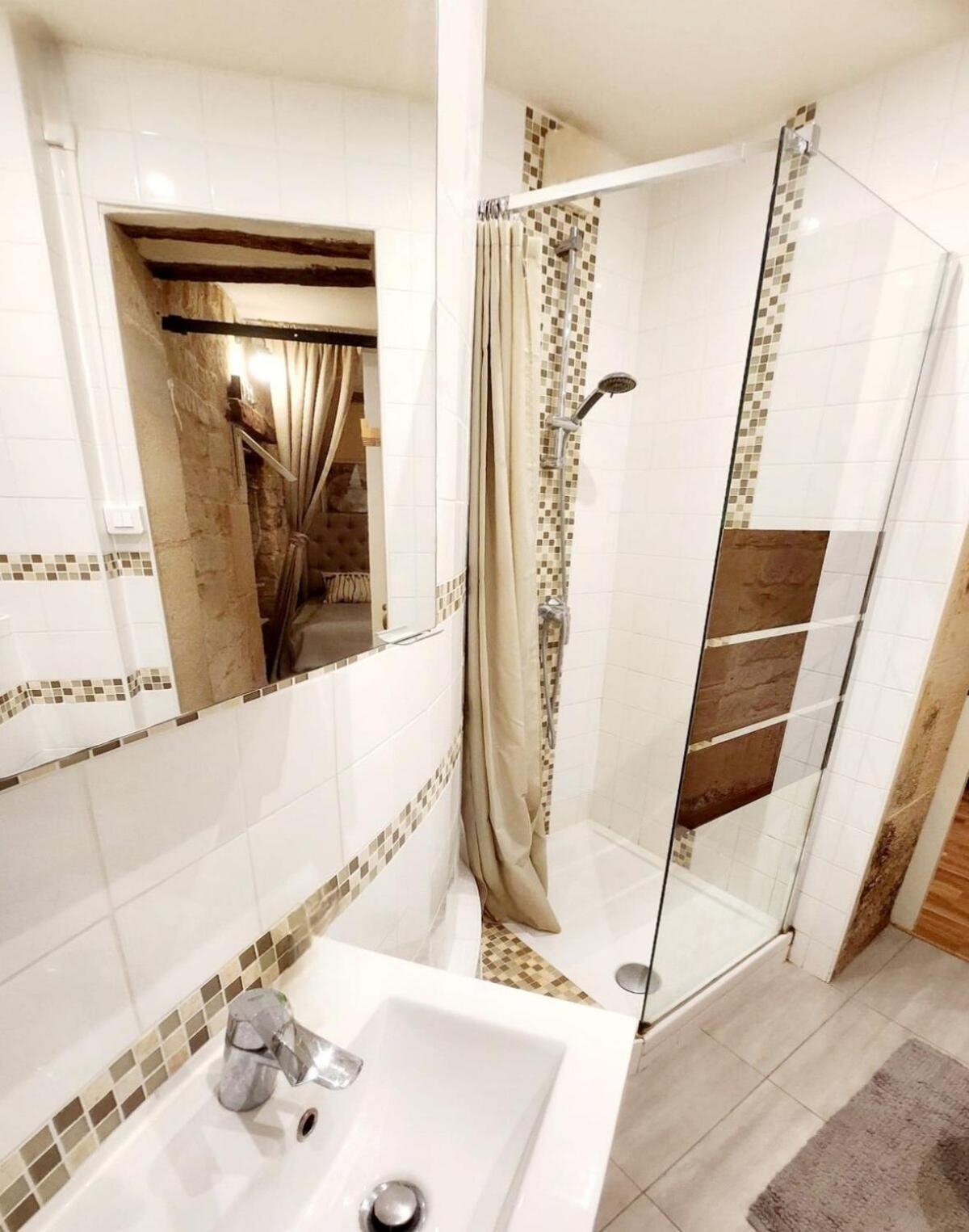 Apartment Renovated, Easy Access, Quiet In Le Marais